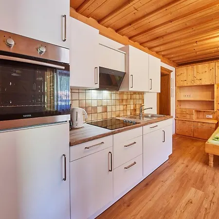 Taxach Apartman *