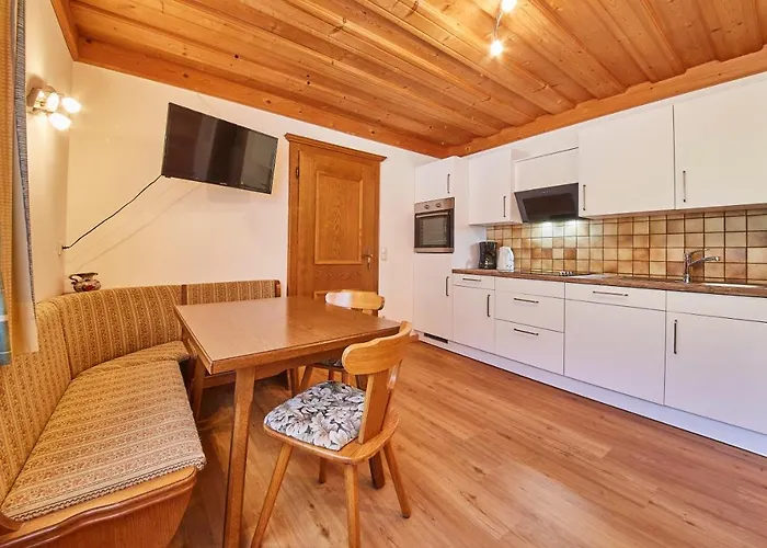 Taxach Apartman *
